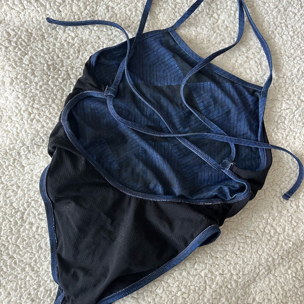 JOLYN tie back one piece size 28 - Picture 4 of 4